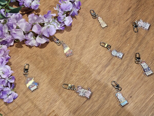 - 아크릴 키링은 현장 구매 대신 온라인 구매를 이용하자