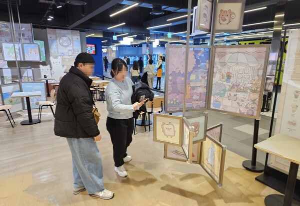 - 지나가다 홀린 듯 발걸음을 멈추게 되는 랜선 고양이의 마력