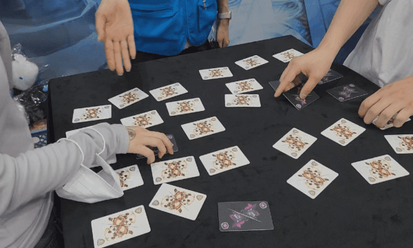 - 카드를 최대한 많이 뒤집는 게임 