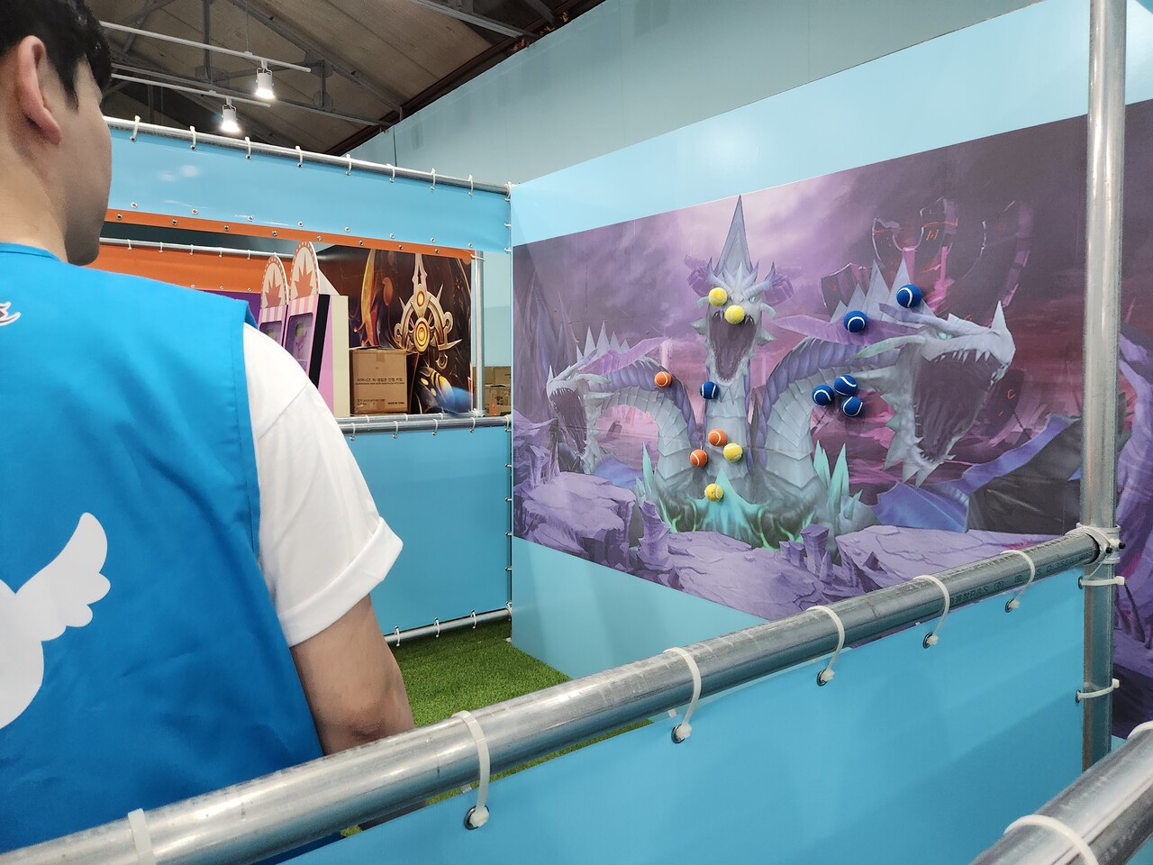 - 공던져서 붙이기! 