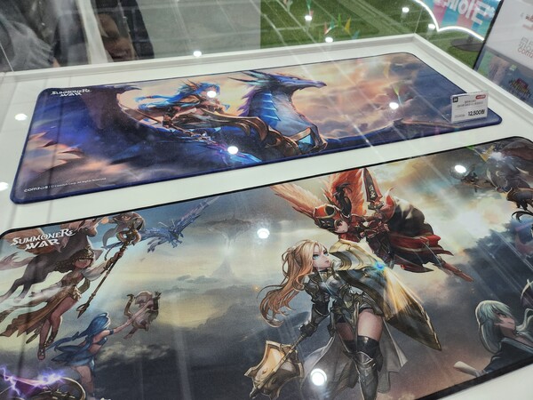 - 게임 굿즈 국룩 중 하나 '장패드'