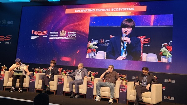 최상락 대표가 ‘모로코 게이밍 엑스포 2024’에서 e스포츠 트렌드 관련 질문에 대해 답변하고 있다. 사진=OP.GG