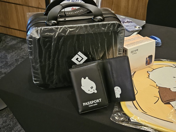- 여권지갑은 진짜 탐나네