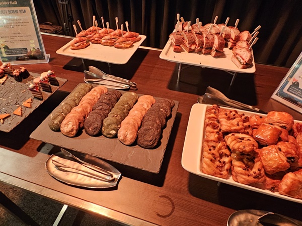 - 다양한 먹거리가 준비됐다