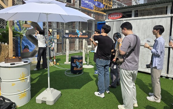 - "물 맞을 수 있으니 주의해"