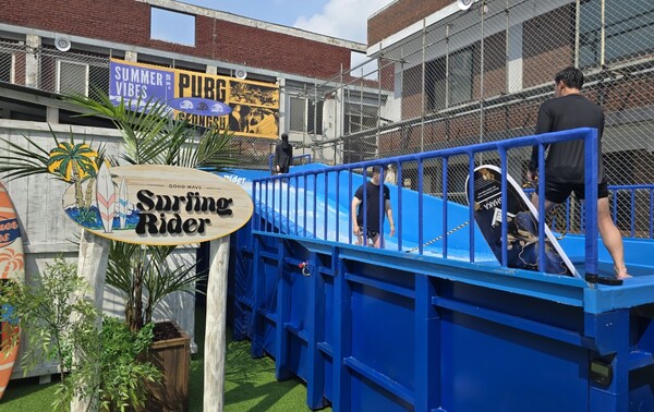 - 이번 행사의 진미 '서핑 라이더'