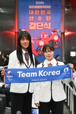 파리 패럴림픽 조정 혼성유타포어 국가대표로 선발된 배지인(왼쪽), 강현주 선수