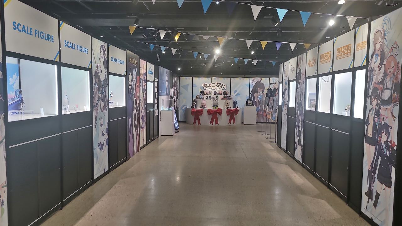 - 내부에 들어오면 전시 공간이 펼쳐져 있다