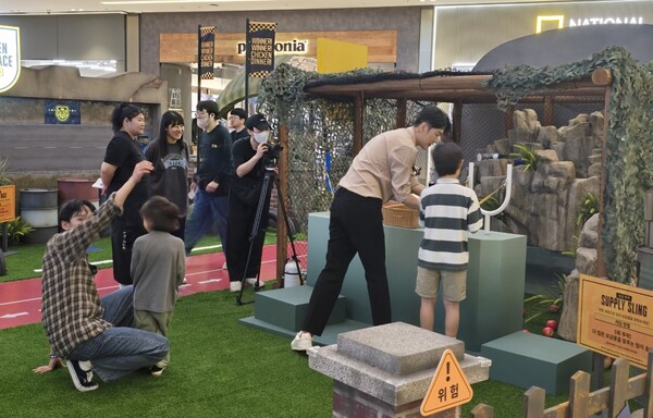 - 행사장은 어린이들도 재밌게 즐길 수 있도록 설계됐다