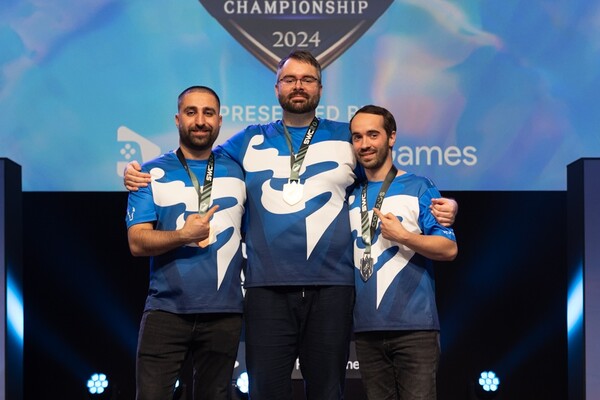 SWC2024 유럽컵 1위 NEF(가운데)와 2위 STARTIIK(오른쪽), 3위 ISMOO