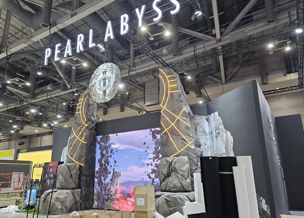 - 와일드한 붉은사막의 대륙을 표현한 스태츄 