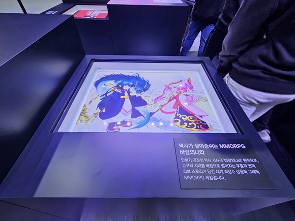 - 부스 중앙에는 그동안 넥슨이 출시한 게임들을 확인할 수 있다