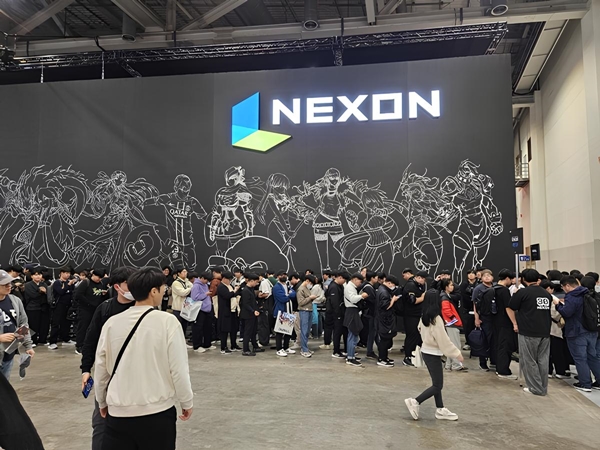 - 제 1전시관 우측에 위치한 넥슨 부스