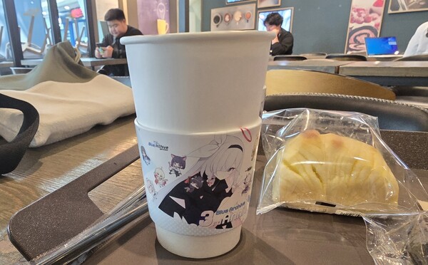 - 소장 가치 확실한 컵홀더