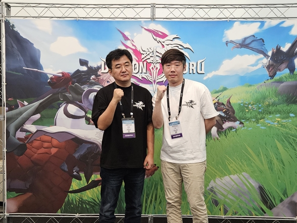 - 박정식 하운드13 대표, 곽노찬 드래곤소드 CD