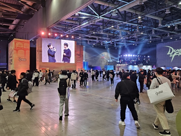 - 뜨거운 열기로 가득한 던파 페스티벌 현장