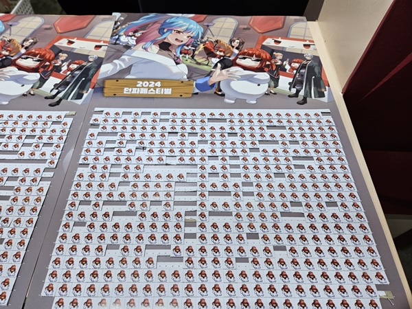 - 체험형 부스에서 모은 코인으로 상품을 받는다