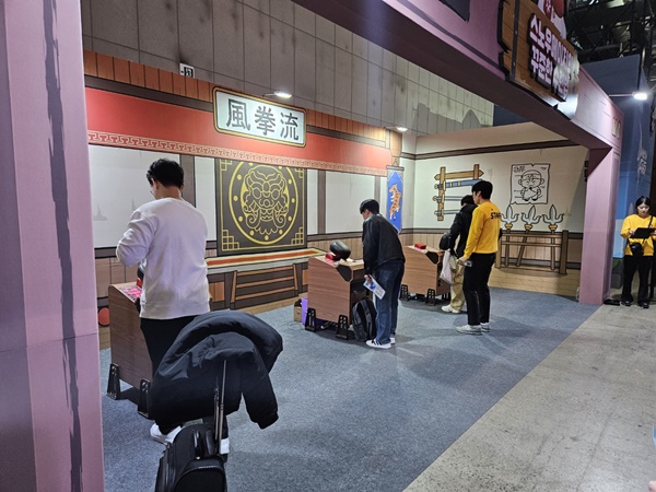 - 던파하다가 분노가 쌓이셨다면 펀치 기계로 푸세요