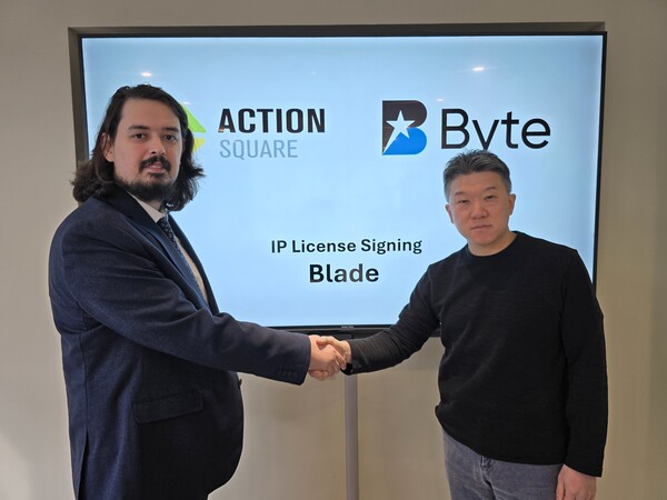 바이트테크놀로지 Bogachan Turk CPO(왼쪽)와 액션스퀘어 김연준대표가 블레이드 IP 라이선싱 계약을 맺었다.
