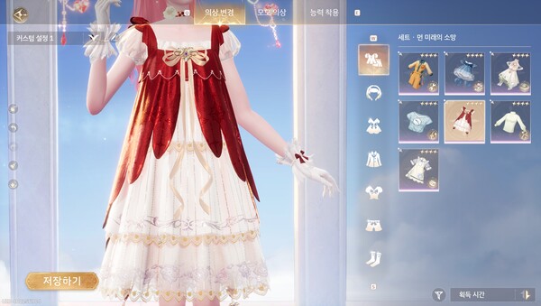 - 벨벳의 반들거림, 빛나는 비즈, 얇게 비치는 원단까지 구현했다