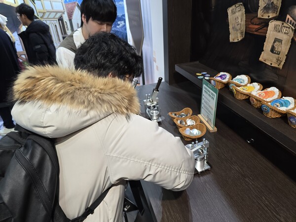 - 직접 일러스트를 골라 캔뱃지를 만들 수도 있다