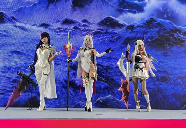 - 나락 세실리아, 신월 루나, 심연 유피네