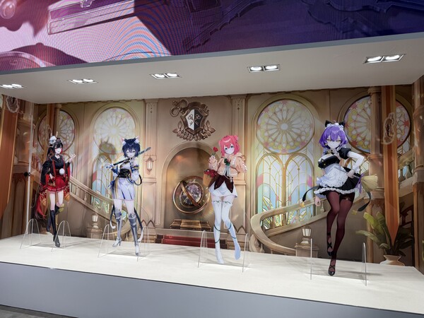 - 메인 무대에는 코스튬 플레이어들이 일정 시간마다 나타날 예정이다