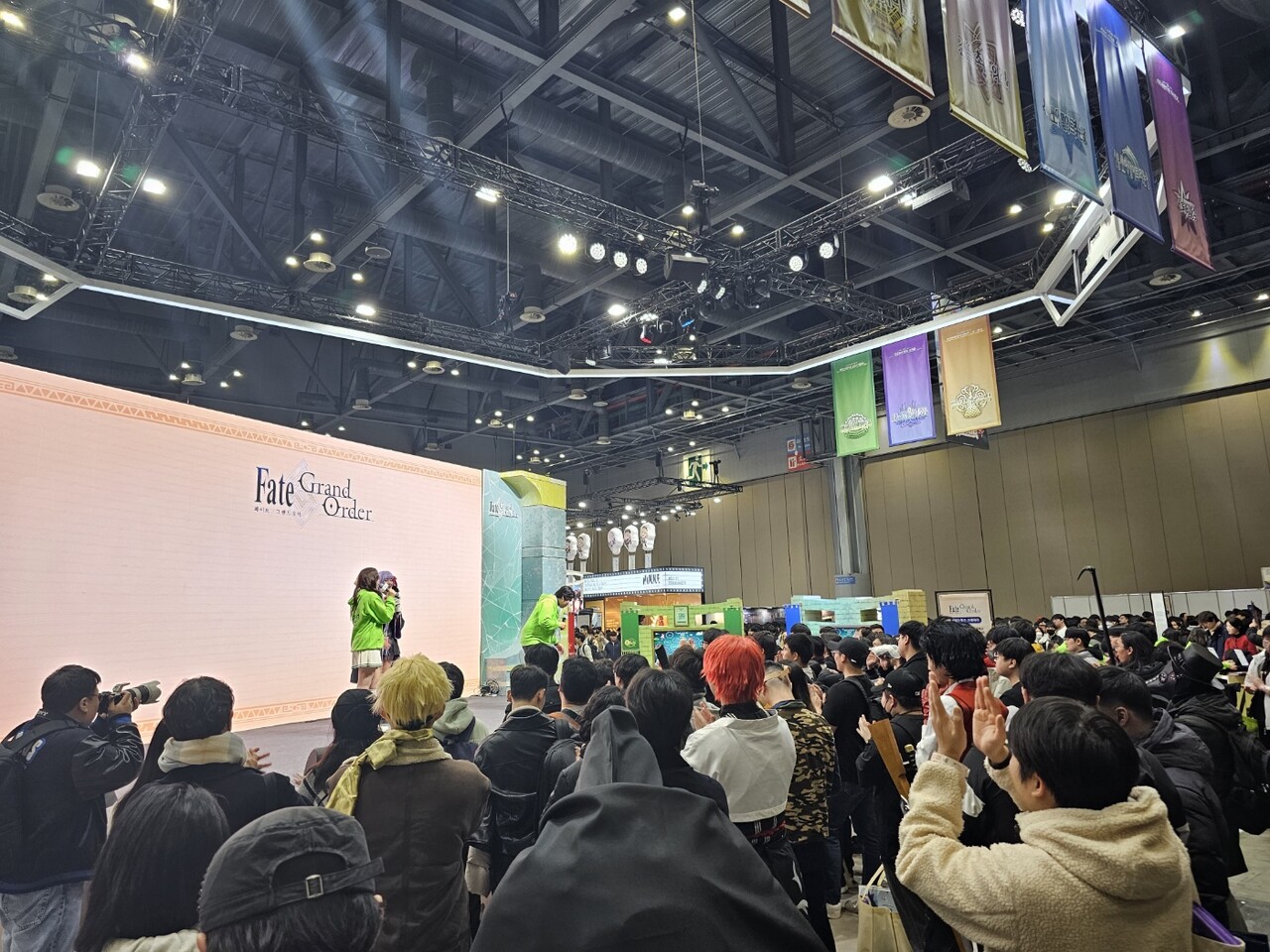 - 모두가 하나 되어 즐기는 스테이지 프로그램