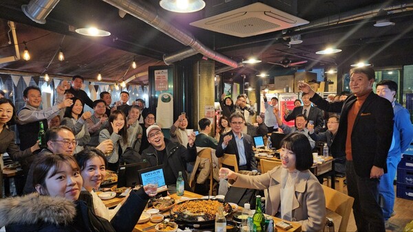 한중연합회는  제120회 차이나세미나를 마치고 인근 식당에서 송년모임을 가졌다. 사진=박명기