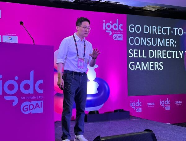 IGDC 2024에서 발표 중인 ‘박빛나(John Park)’ APAC 사업개발 부사장. 사진=엑솔라