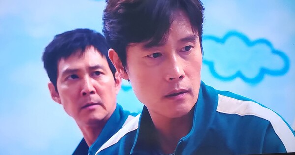 '오징어게임2'의 주인공인 글로벌 스타 이정재와 이병헌(오른쪽). 사진=넷플릭스 캡처