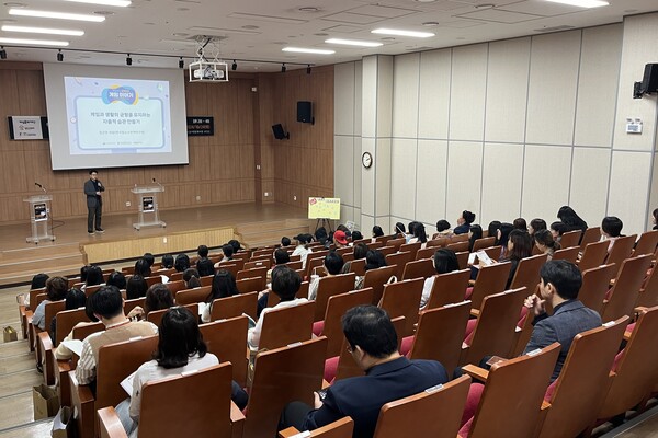 제주시청소년상담복지센터와 연계 교육하는 모습. 사진=게임재단
