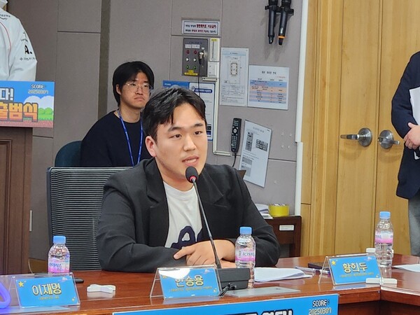 - 황희두 위원장