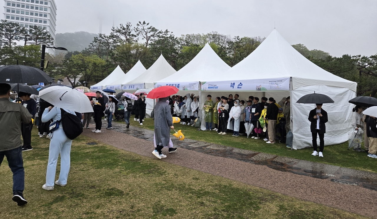 - 배부처에서 번호표를 받으면 참가 신청이 완료됐죠
