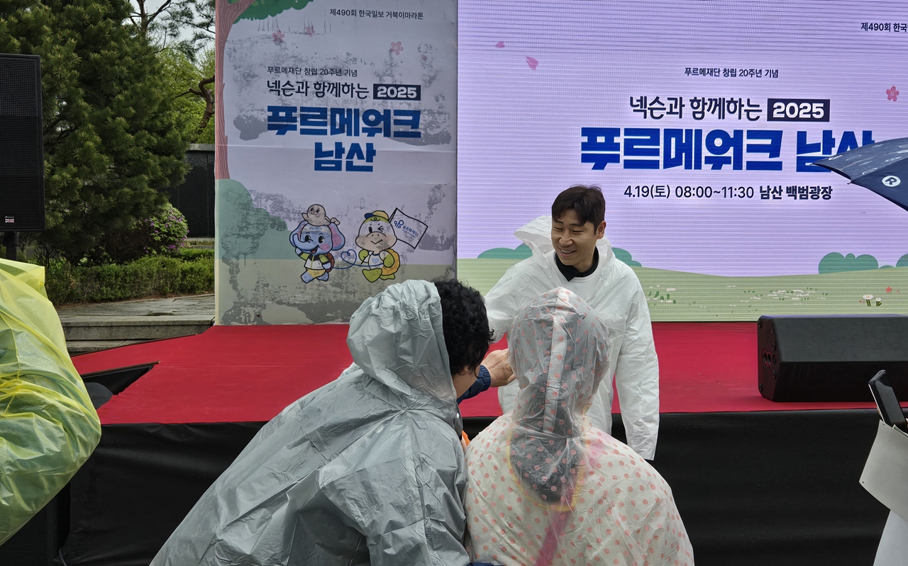 - 인기 만점인 이근호 축구 해설위원