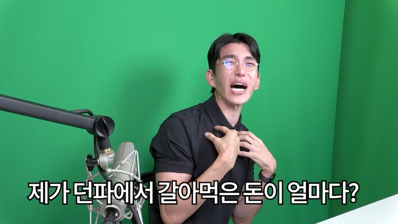 - 태초 레거시 무기를 획득하고 포효하는 보겸 [출처: 보겸s 유튜브]