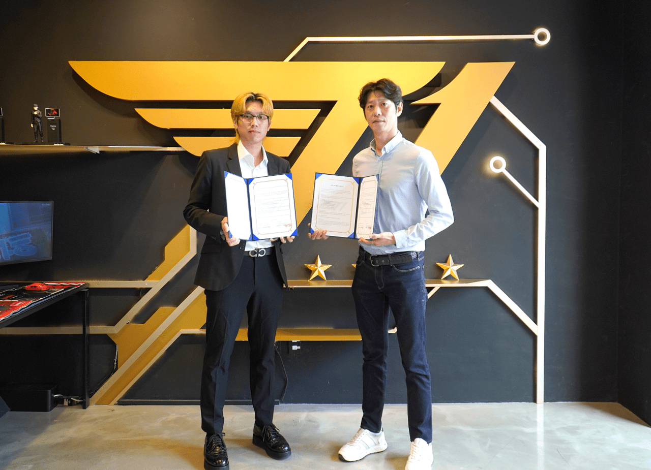 - 최원준 T1A 헤드와 최우혁 네오위즈 브랜드 디렉터