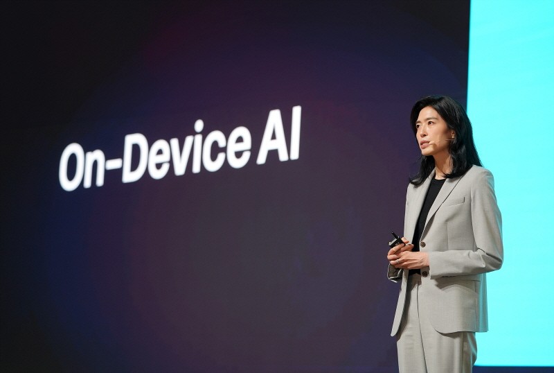 이프 카카오(if(kakao)25)’ 컨퍼런스에서 키노트하는 정신아 카카오 대표. 사진=카카오