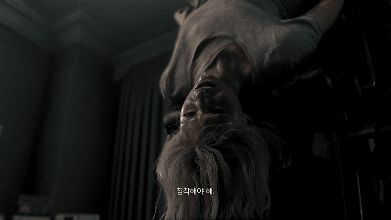 - 눈을 뜨니 거꾸로 매달려 피 뽑히고 있는 상황... 