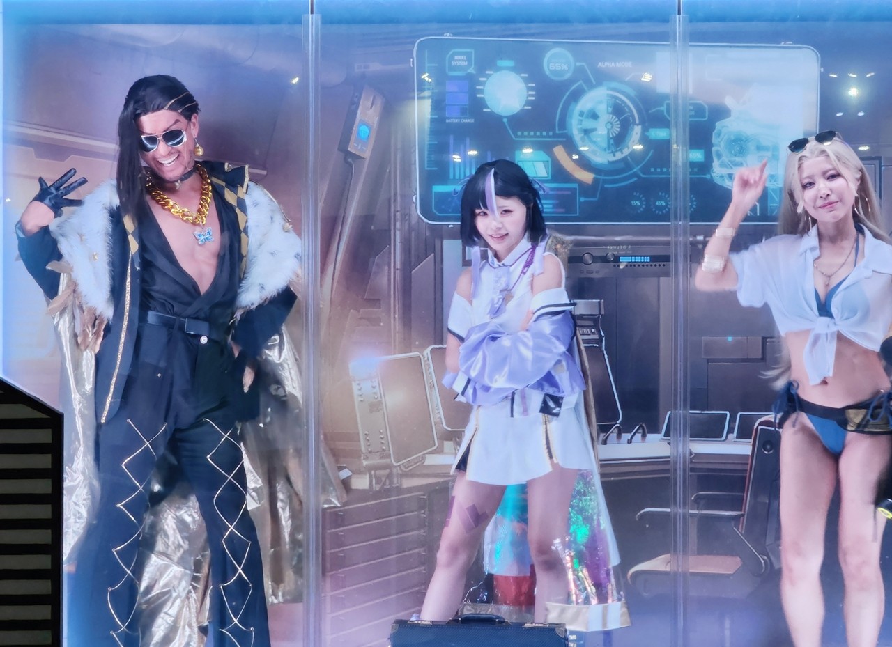 - 머스탱, 슈엔, 그리고 센티(수영복)