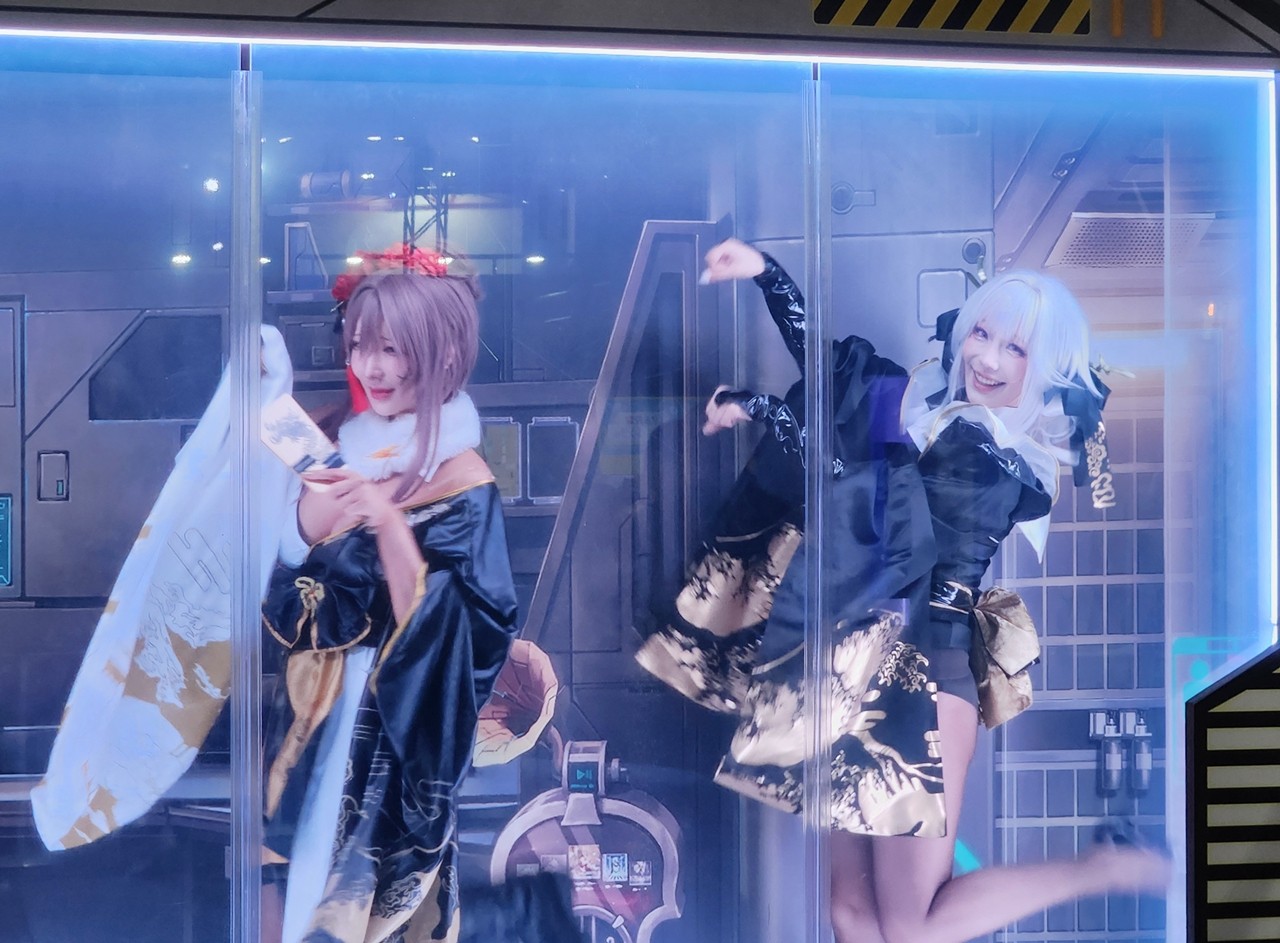 - 누아르 & 블랑 자매 니케가 동시에 떴다