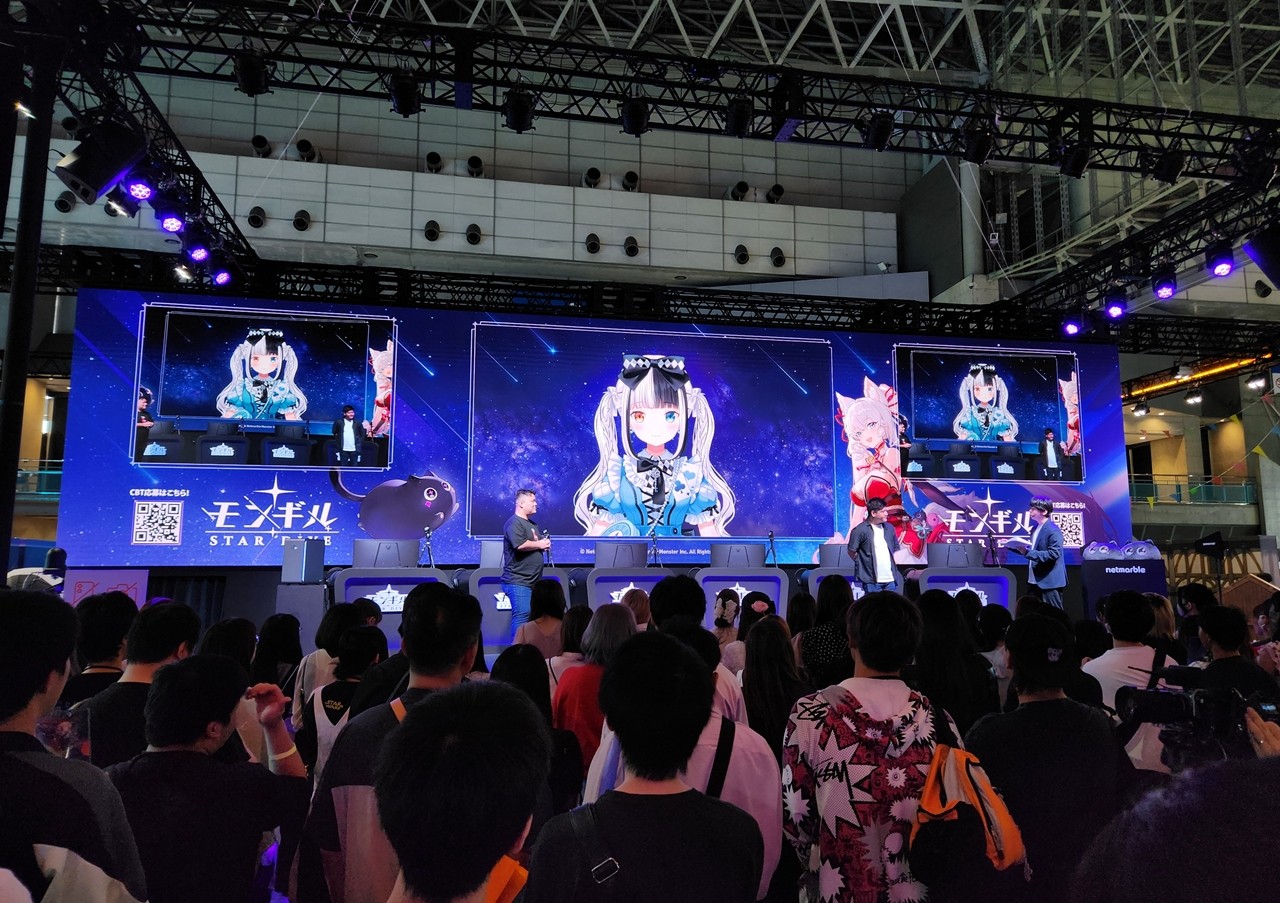 - 코스프쇼, 버튜버 초청 등 다양한 현지화 전력을 통해 일본 팬들과 소통했다 