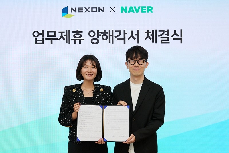 네이버 치지직이 한국 1위 게임사와 넥슨 전략적 업무협약식’을 진행했다. 최수연 네이버 대표(왼쪽)과 강대현 넥슨 대표. 사진=넥슨
