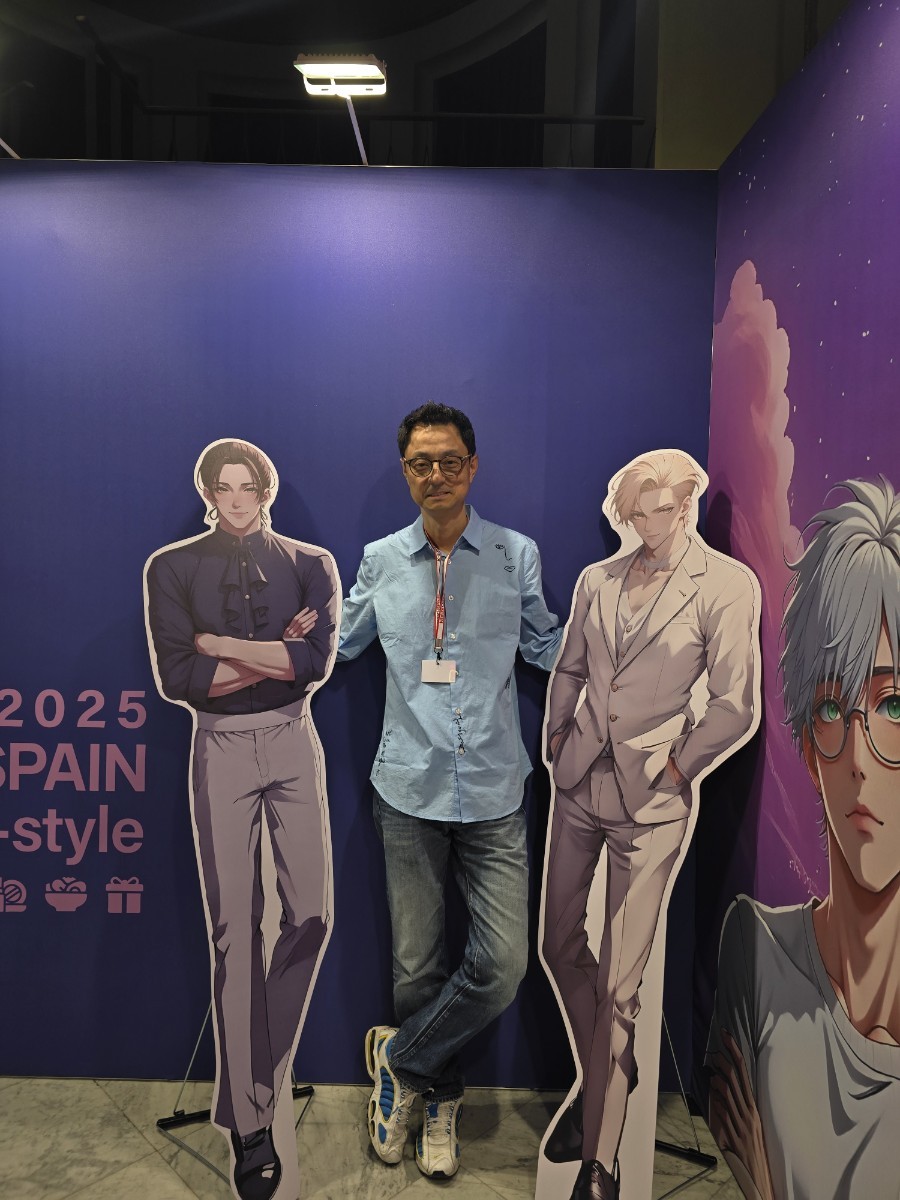 이선진 대표가 펠린 부스 등신대에서 사진을 찍었다. 사진=이선진