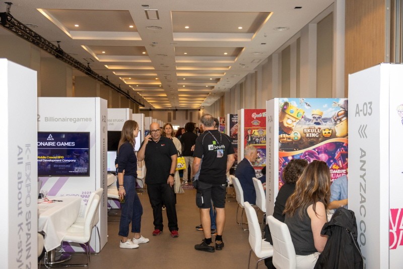 스페인 마드리드 아르테스 예술센터와 리우호텔에서 열린 ‘2025 K-엑스포 : 올 어바웃 케이 스타일(All about K-style)’ 부스. 사진=콘진원