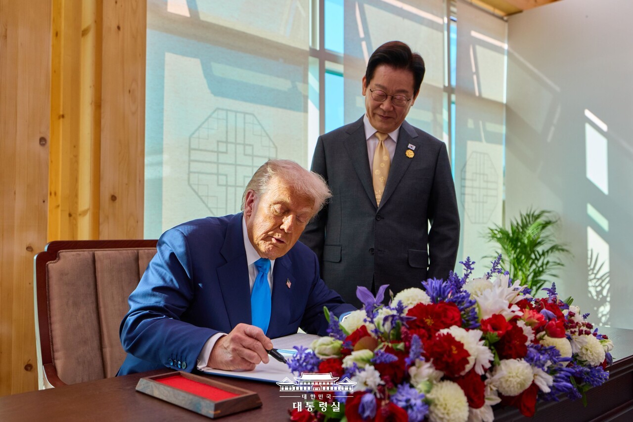 이재명 대통령이 도널드 트럼프 미국 대통령과 경주에서 만나 정상회담 갖고 관세협상을 최종타결했다. 사진=대통령실