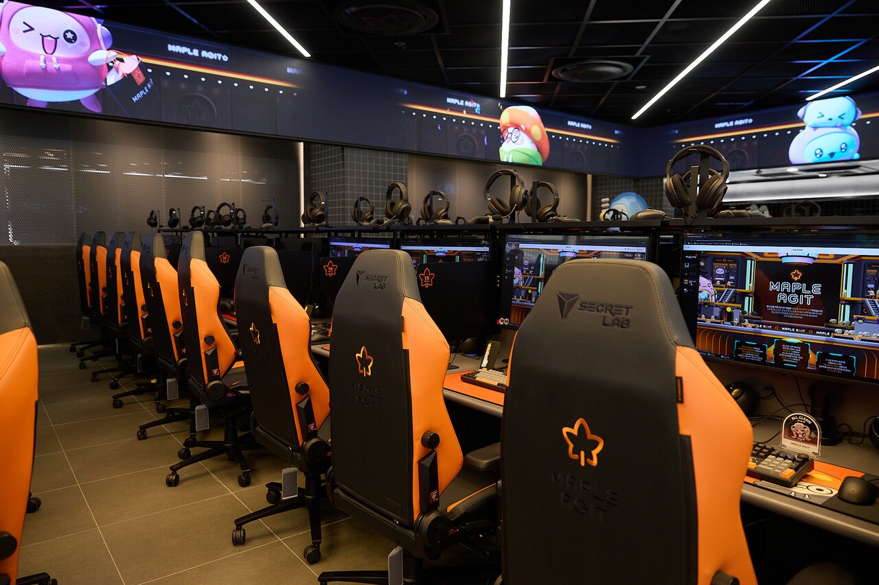 - 시크릿랩과 협업한 특별 의자를 선보인다 