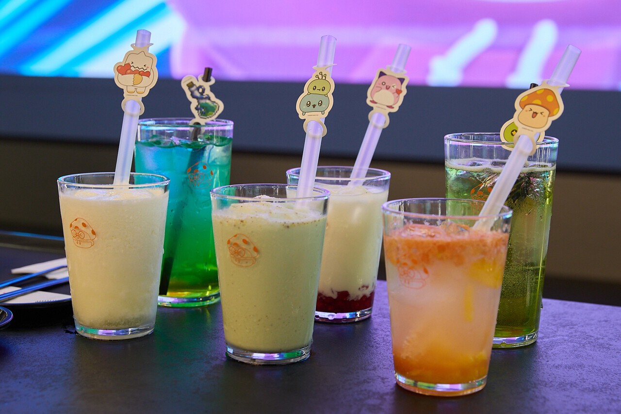 - 메이플스토리만의 개성 살린 식음료와 굿즈가 준비돼 있다 