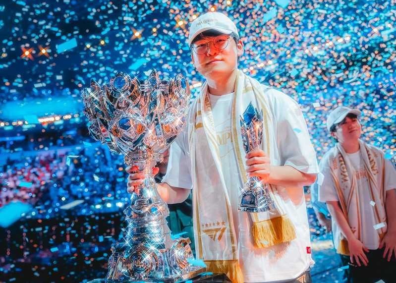 2025 LoL 월드 챔피언십 OPPO 파이널 MVP에 선정된 ‘구마유시’ 이민형. 사진=라이엇게임즈