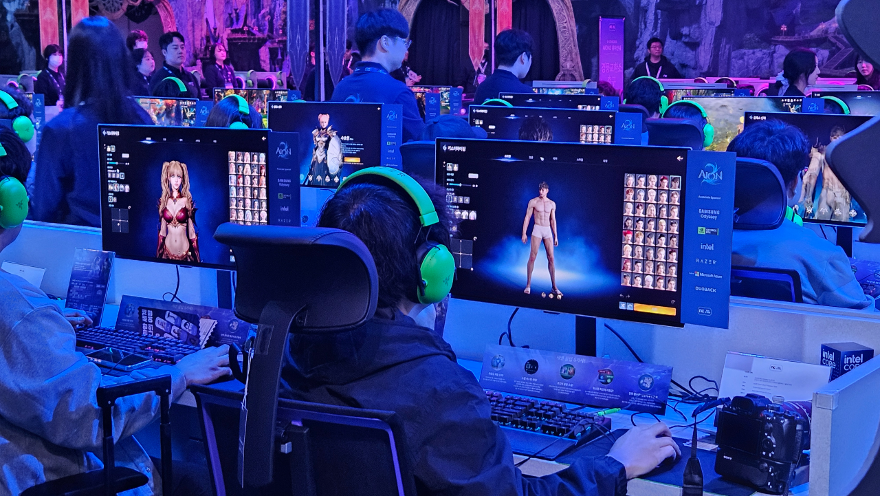 지스타 2025 엔씨 부스 아이온2 시연 풍경